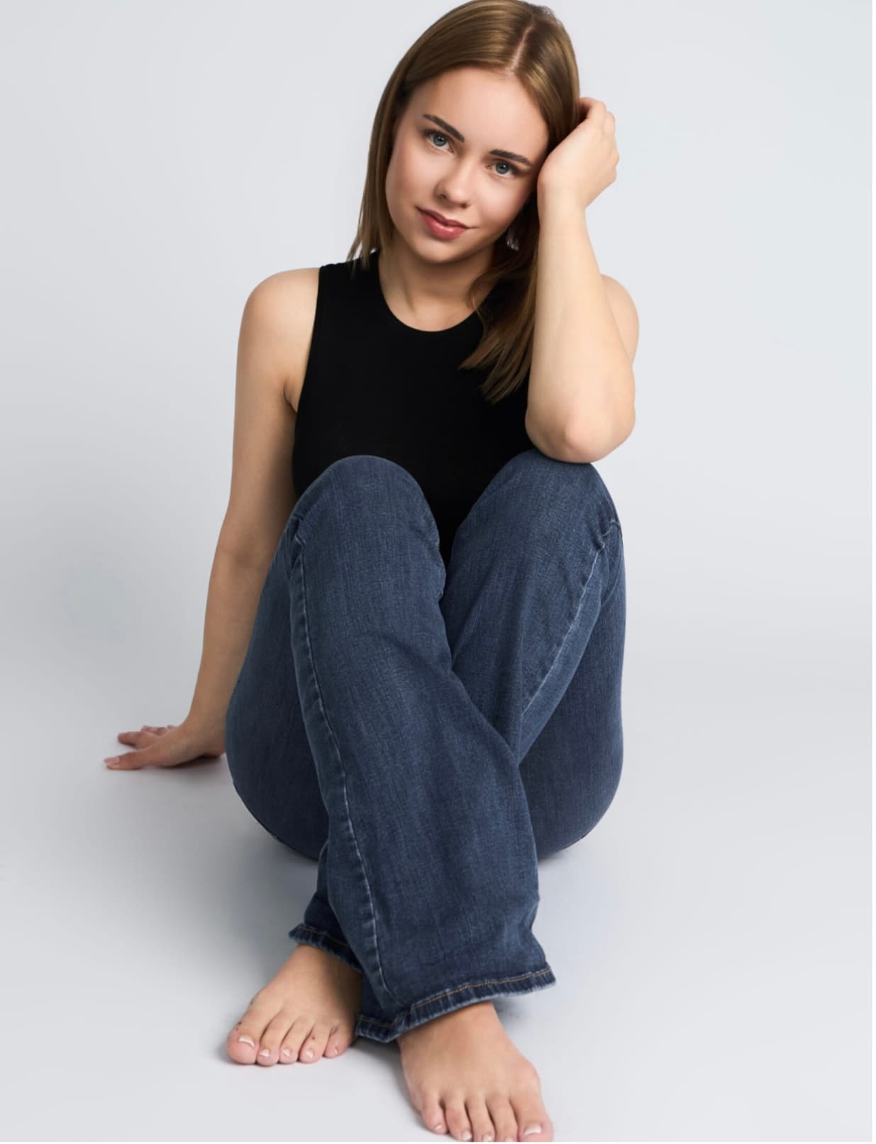 Freja Larsson studio close-up